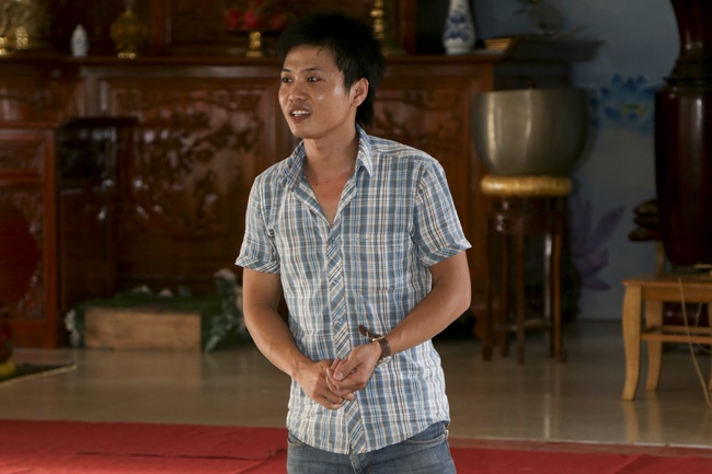 Praying before the exam at Dong Cao Pagoda