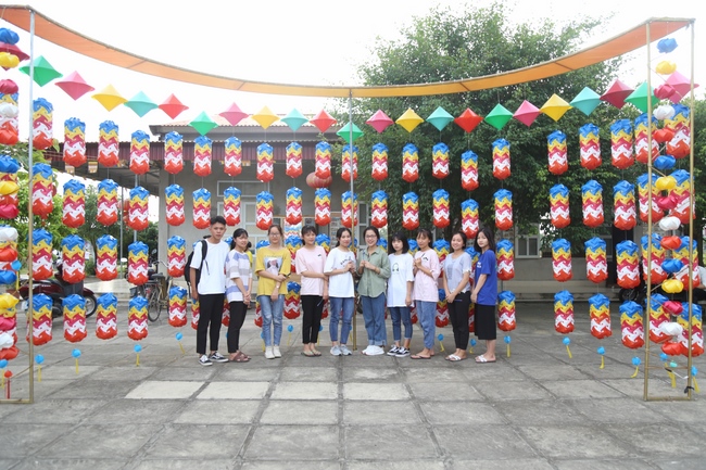 Praying before the exam at Dong Cao Pagoda