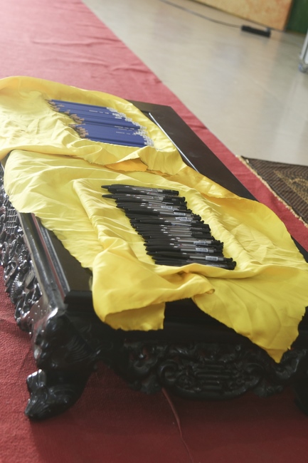 Praying before the exam at Dong Cao Pagoda