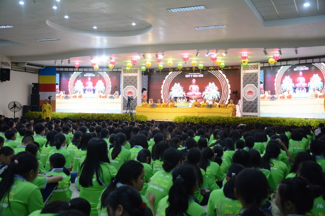 Lễ quy y Tam Bảo cho các bé thiếu nhi