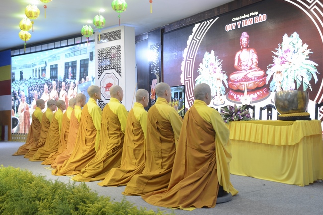 Lễ quy y Tam Bảo cho các bé thiếu nhi