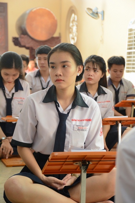 Nhan Van School Students Pray for University Examination 2019