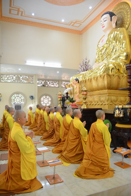Nhan Van School Students Pray for University Examination 2019