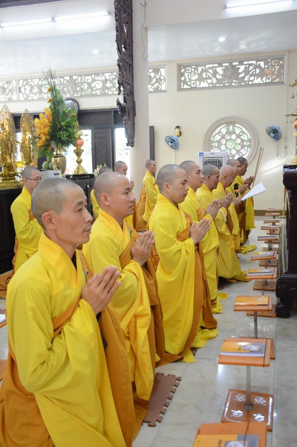 Nhan Van School Students Pray for University Examination 2019