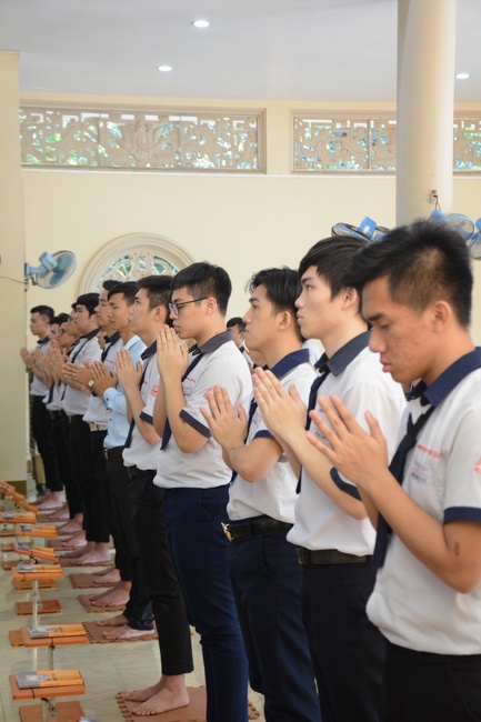 Nhan Van School Students Pray for University Examination 2019