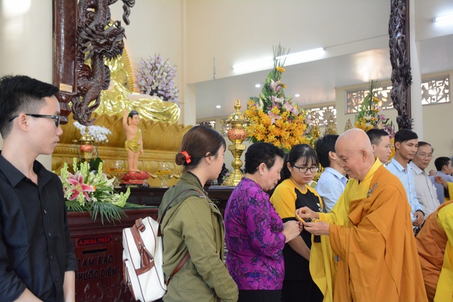 Nhan Van School Students Pray for University Examination 2019