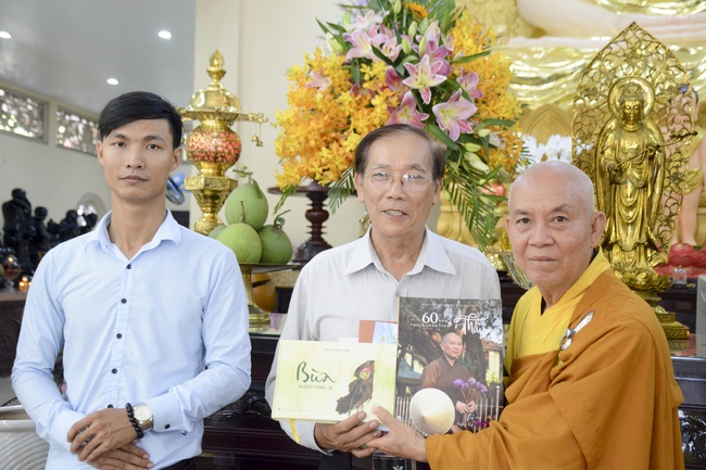 Nhan Van School Students Pray for University Examination 2019