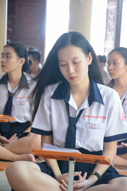 Nhan Van School Students Pray for University Examination 2019