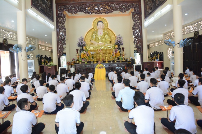 Nhan Van School Students Pray for University Examination 2019