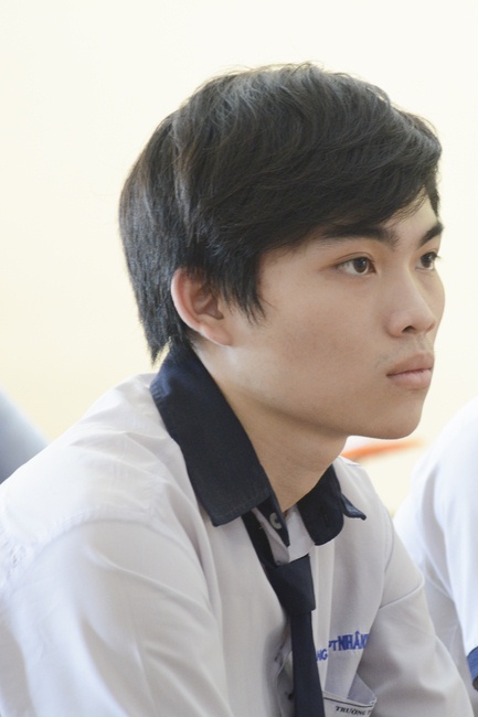 Nhan Van School Students Pray for University Examination 2019