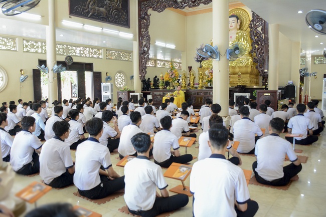 Nhan Van School Students Pray for University Examination 2019