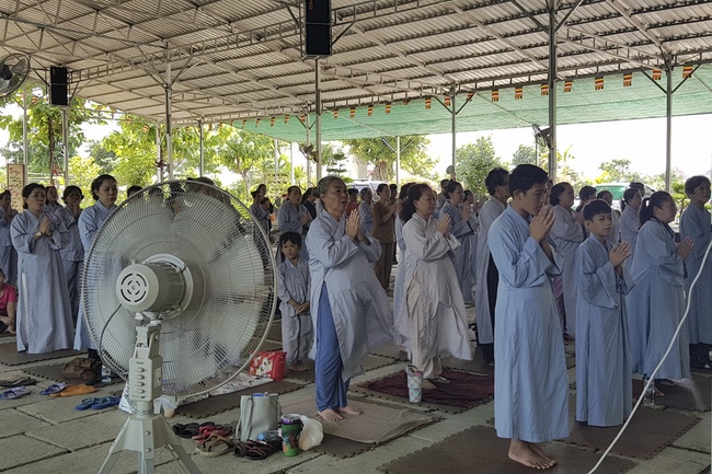 One-Day Retreat Reciting the Buddha's name at Hoang Phap Pagoda in Cambodia