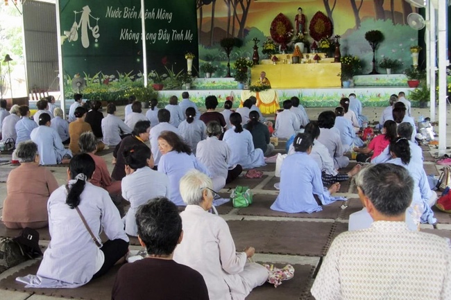 One-Day Retreat Reciting the Buddha's name at Hoang Phap Pagoda in Cambodia