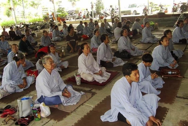 One-Day Retreat Reciting the Buddha's name at Hoang Phap Pagoda in Cambodia