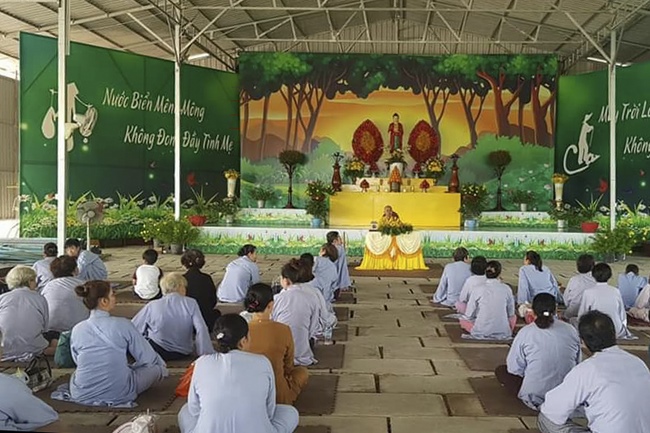 One-Day Retreat Reciting the Buddha's name at Hoang Phap Pagoda in Cambodia