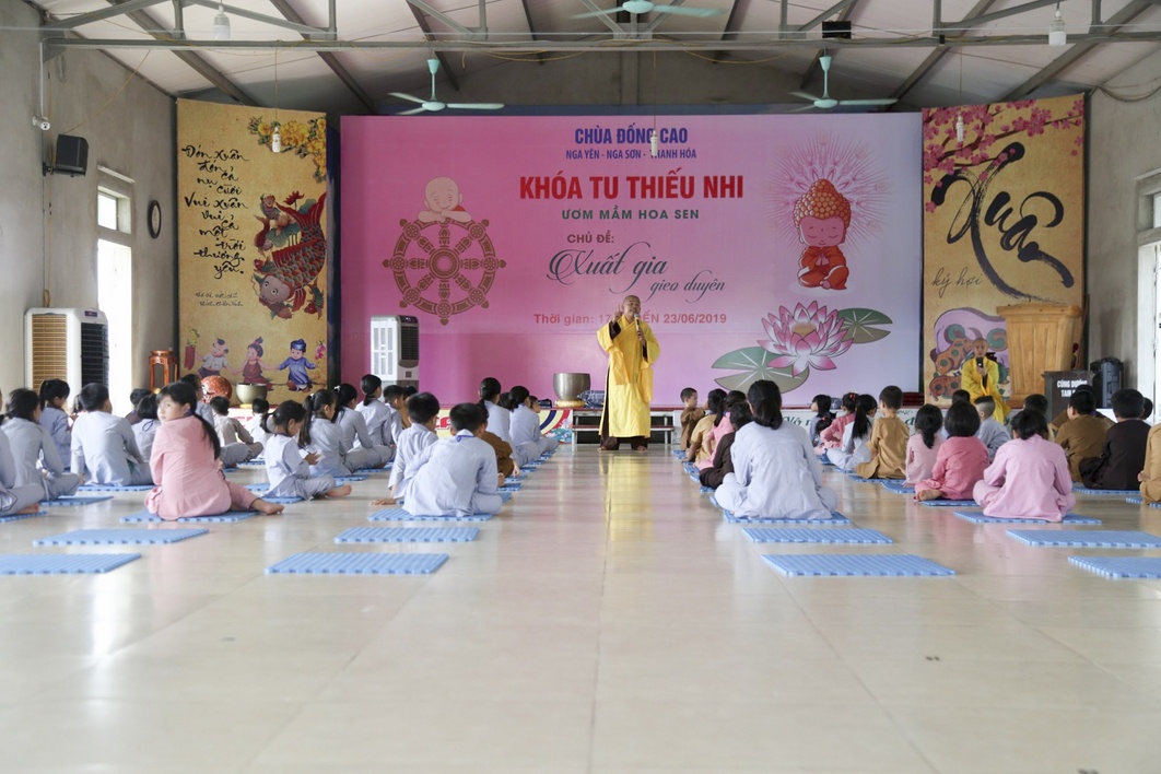 The retreat Sowing seeds lotus at Dong Cao Pagoda