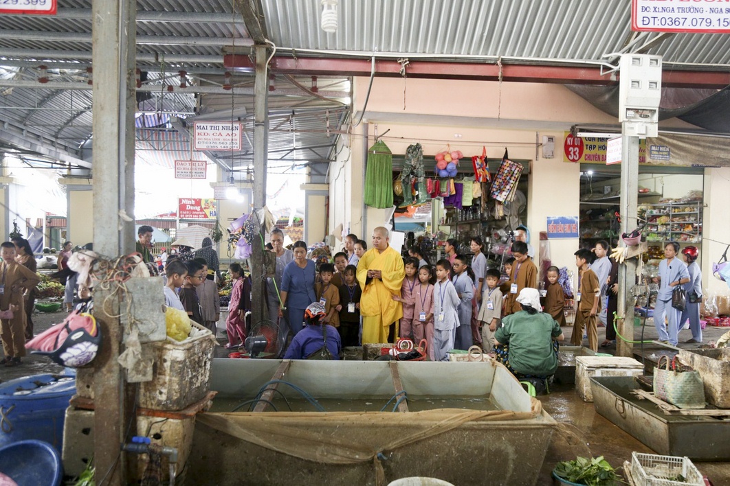 The retreat Sowing seeds lotus at Dong Cao Pagoda