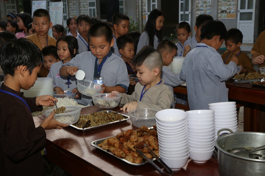 The retreat Sowing seeds lotus at Dong Cao Pagoda