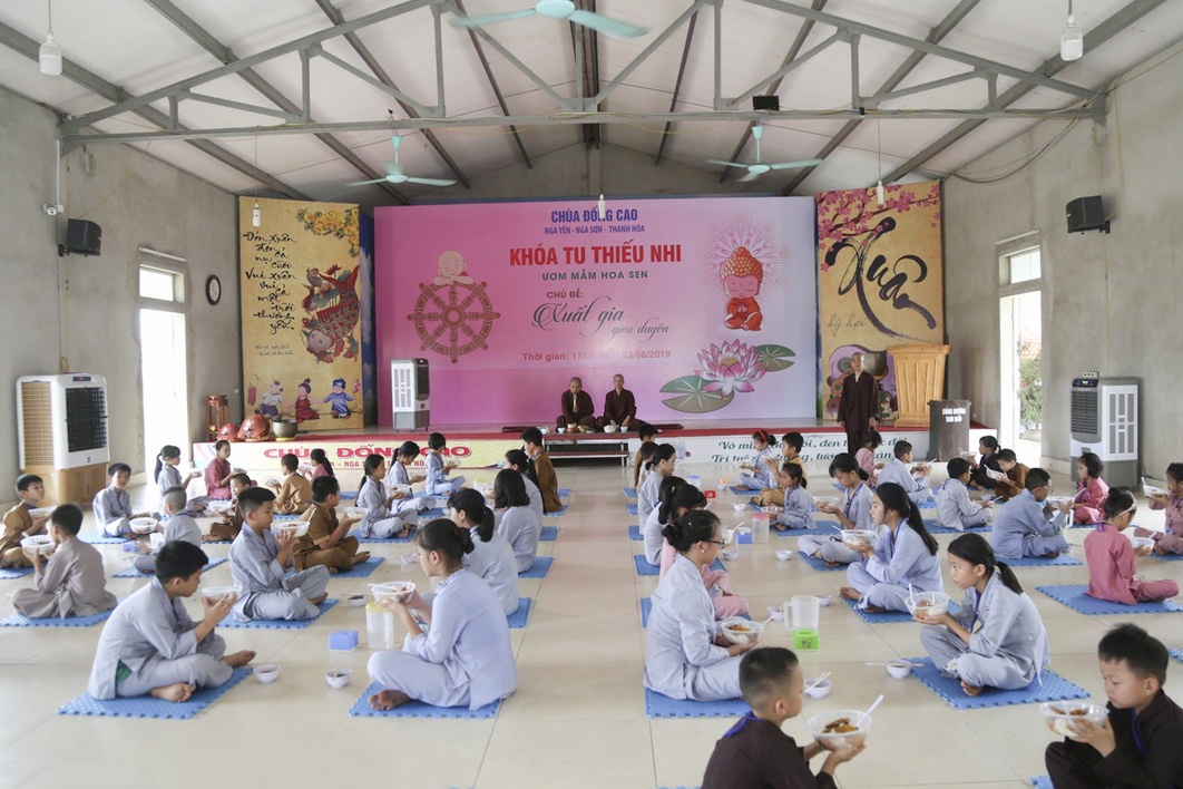 The retreat Sowing seeds lotus at Dong Cao Pagoda