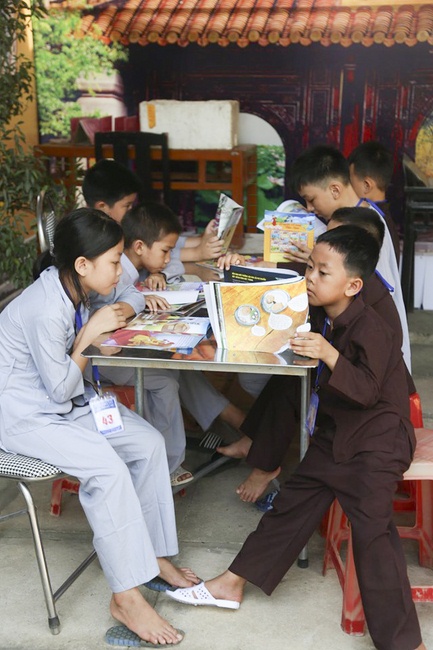 The retreat Sowing seeds lotus at Dong Cao Pagoda