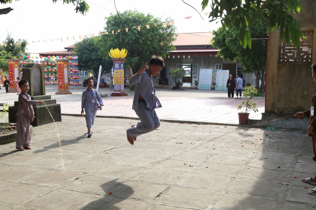 The retreat Sowing seeds lotus at Dong Cao Pagoda