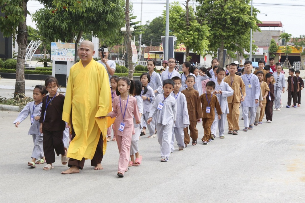 The retreat Sowing seeds lotus at Dong Cao Pagoda