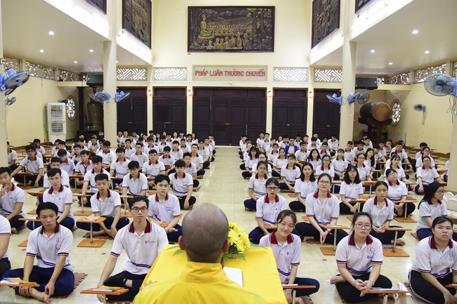 Nhan Viet School Students Pray for University Examination 2019