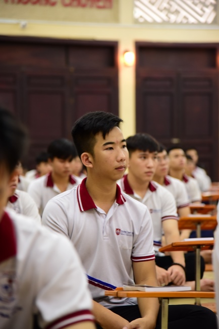 Nhan Viet School Students Pray for University Examination 2019