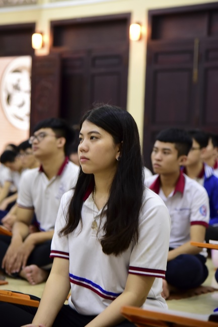 Nhan Viet School Students Pray for University Examination 2019