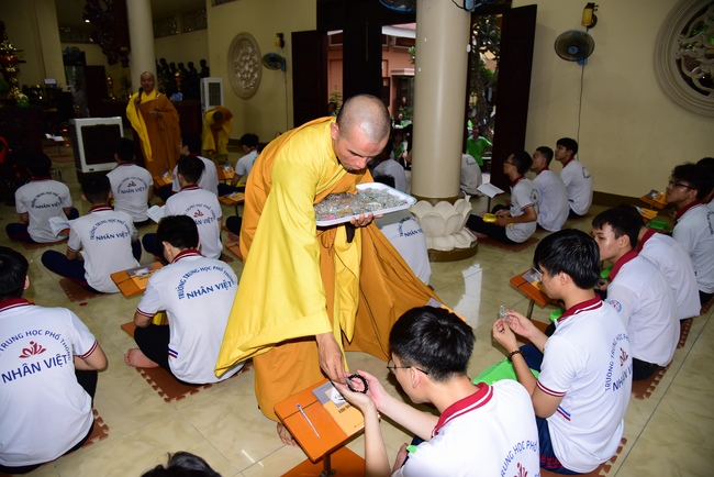 Nhan Viet School Students Pray for University Examination 2019