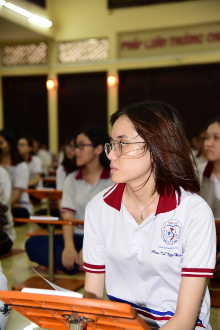 Nhan Viet School Students Pray for University Examination 2019