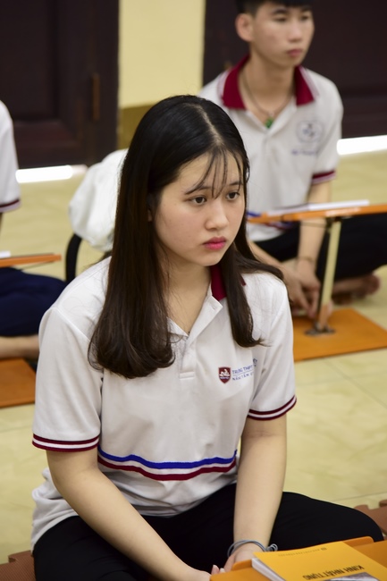 Nhan Viet School Students Pray for University Examination 2019