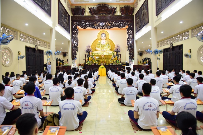 Nhan Viet School Students Pray for University Examination 2019