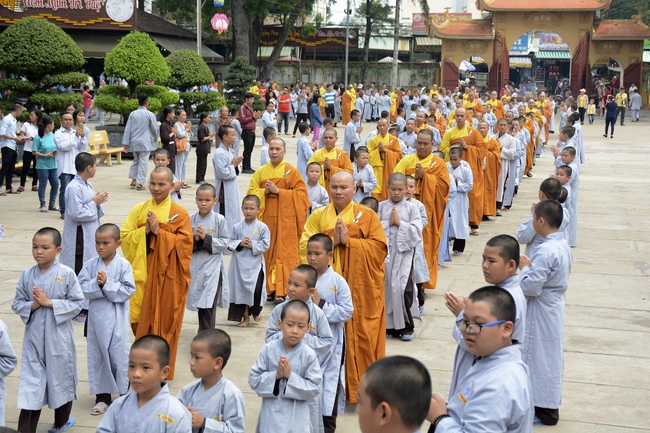 Delegation of the Vietnam Buddhist Association visit Hoang Phap Temple