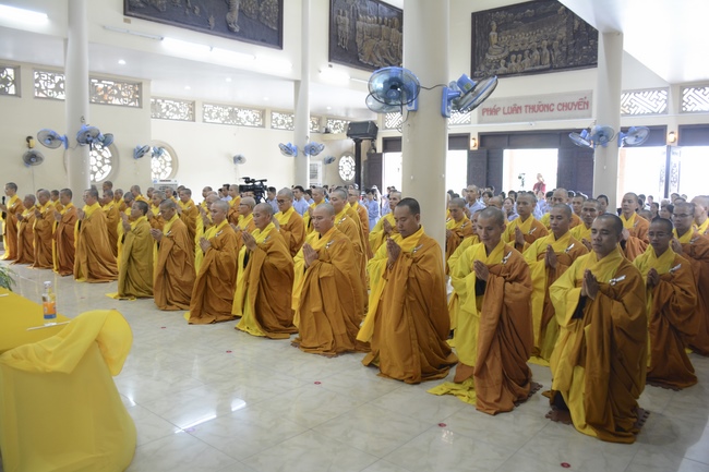 Delegation of the Vietnam Buddhist Association visit Hoang Phap Temple