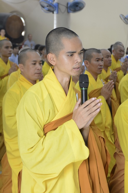 Delegation of the Vietnam Buddhist Association visit Hoang Phap Temple