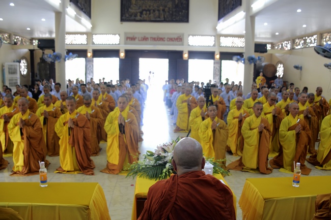 Delegation of the Vietnam Buddhist Association visit Hoang Phap Temple