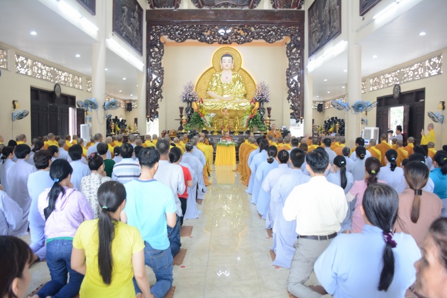 Delegation of the Vietnam Buddhist Association visit Hoang Phap Temple