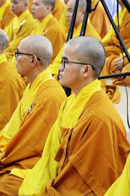 Delegation of the Vietnam Buddhist Association visit Hoang Phap Temple