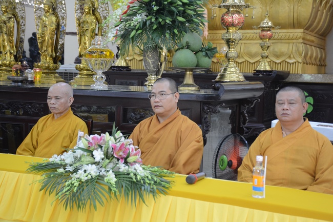 Delegation of the Vietnam Buddhist Association visit Hoang Phap Temple