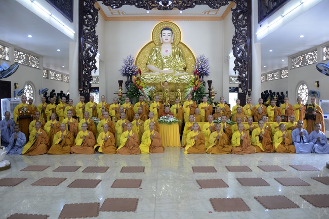 Delegation of the Vietnam Buddhist Association visit Hoang Phap Temple