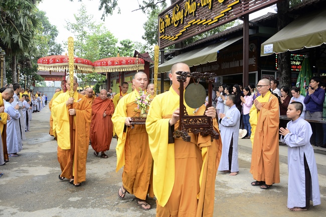 Delegation of the Vietnam Buddhist Association visit Hoang Phap Temple