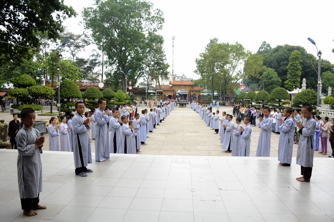 Delegation of the Vietnam Buddhist Association visit Hoang Phap Temple