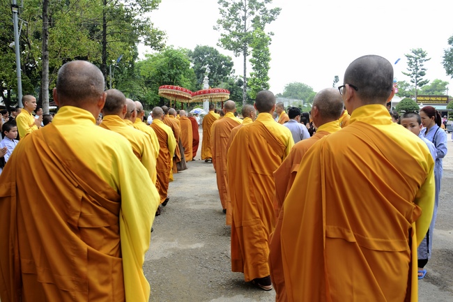 Delegation of the Vietnam Buddhist Association visit Hoang Phap Temple