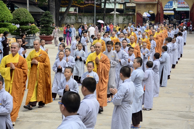 Delegation of the Vietnam Buddhist Association visit Hoang Phap Temple