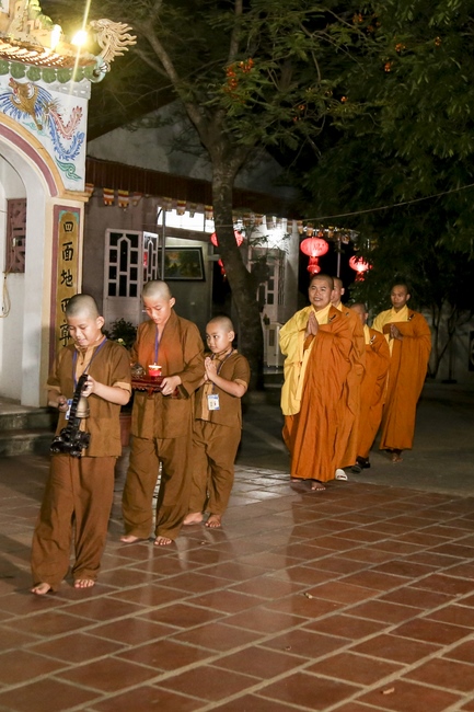 The Ceremony Showing Gratitude in the retreat Sowing seeds lotus at Dong Cao Pagoda.