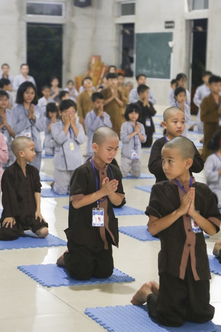The Ceremony Showing Gratitude in the retreat Sowing seeds lotus at Dong Cao Pagoda.