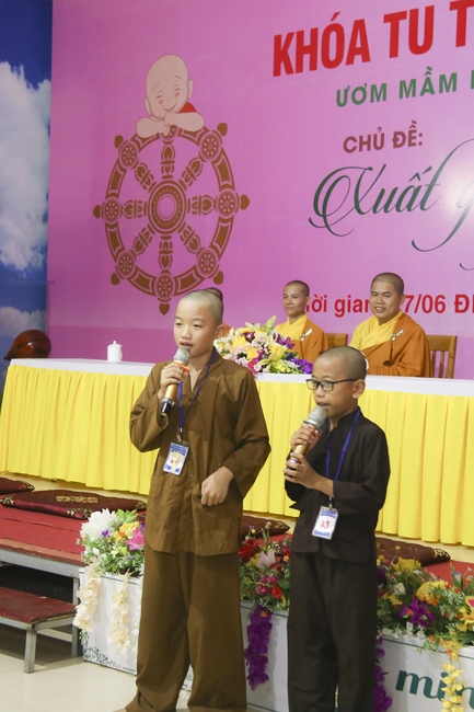 The Ceremony Showing Gratitude in the retreat Sowing seeds lotus at Dong Cao Pagoda.