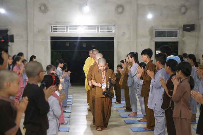 The Ceremony Showing Gratitude in the retreat Sowing seeds lotus at Dong Cao Pagoda.