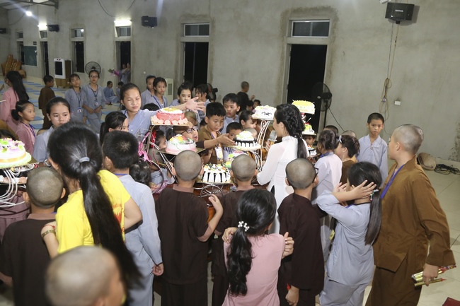 The Ceremony Showing Gratitude in the retreat Sowing seeds lotus at Dong Cao Pagoda.